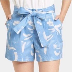 a new day High-Rise Pleat Front Short Size 4 + BONUS Matching Crewneck Size M